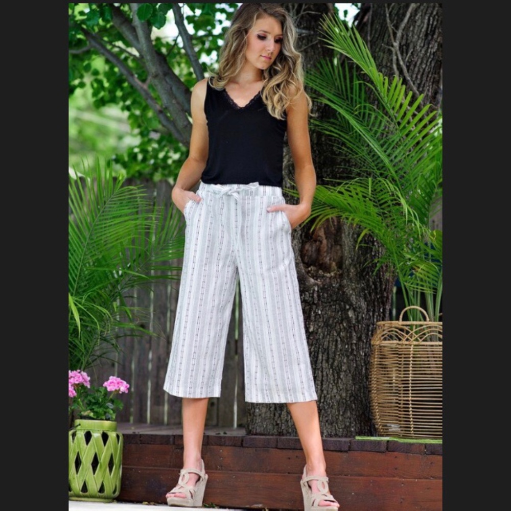 WIDE-LEG CROPPED BOHO PANTS